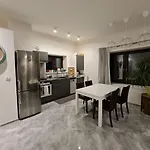 דירה Airport Private Apartment, Advance Registration, No Reception, Self Check-in, Calm Environment, Non-smoking Guests Tuchomerice