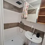 Airport Private Apartment, Advance Registration, No Reception, Self Check-in, Calm Environment, Non-smoking Guests Tuchomerice