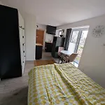 Airport Private Apartment, Advance Registration, No Reception, Self Check-in, Calm Environment, Non-smoking Guests דירה *