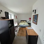 Airport Private Apartment, Advance Registration, No Reception, Self Check-in, Calm Environment, Non-smoking Guests Tuchomerice