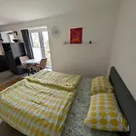Airport Private Apartment, Advance Registration, No Reception, Self Check-in, Calm Environment, Non-smoking Guests Tuchomerice