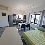 Airport Private Apartment, Advance Registration, No Reception, Self Check-in, Calm Environment, Non-smoking Guests Tuchomerice