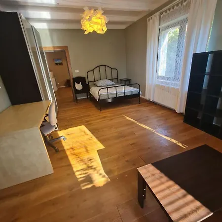 Apartment Airport Private Apartment, Advance Registration, No Reception, Self Check-in, Calm Environment, Non-smoking Guests Tuchomerice