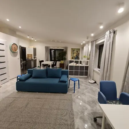 Airport Private Apartment, Advance Registration, No Reception, Self Check-in, Calm Environment, Non-smoking Guests Apartment Tuchomerice