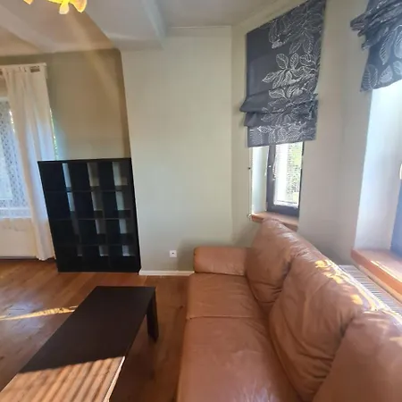 Airport Private Apartment, Advance Registration, No Reception, Self Check-in, Calm Environment, Non-smoking Guests Tuchomerice