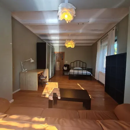 Airport Private Apartment, Advance Registration, No Reception, Self Check-in, Calm Environment, Non-smoking Guests Tuchomerice