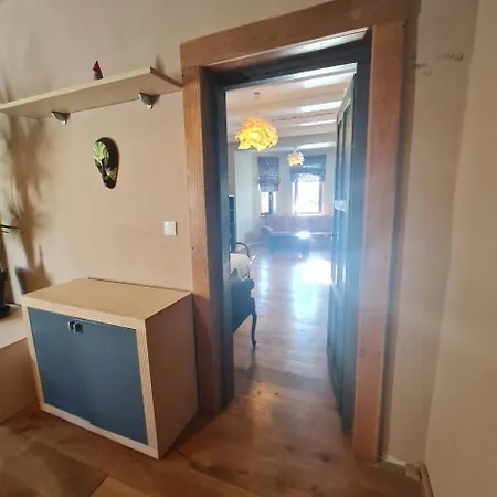 Airport Private Apartment, Advance Registration, No Reception, Self Check-in, Calm Environment, Non-smoking Guests * Tuchomerice