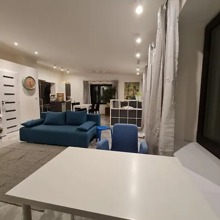 Apartment Airport Private Apartment, Advance Registration, No Reception, Self Check-in, Calm Environment, Non-smoking Guests Tuchomerice