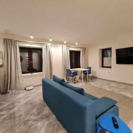 Airport Private Apartment, Advance Registration, No Reception, Self Check-in, Calm Environment, Non-smoking Guests *