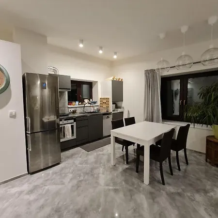 Apartment Airport Private Apartment, Advance Registration, No Reception, Self Check-in, Calm Environment, Non-smoking Guests Tuchomerice