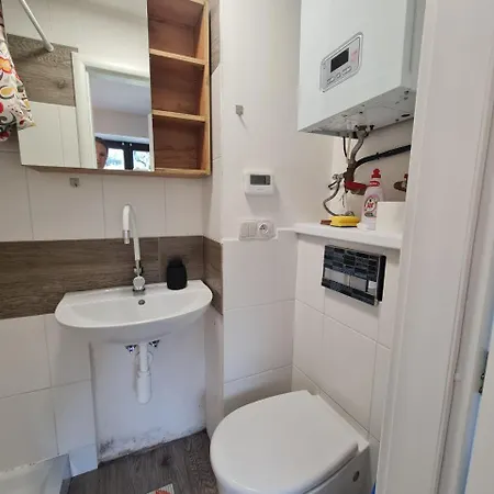 Airport Private Apartment, Advance Registration, No Reception, Self Check-in, Calm Environment, Non-smoking Guests Apartment Tuchomerice