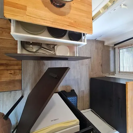 Airport Private Apartment, Advance Registration, No Reception, Self Check-in, Calm Environment, Non-smoking Guests Apartment Tuchomerice