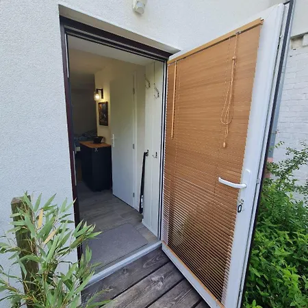 Airport Private Apartment, Advance Registration, No Reception, Self Check-in, Calm Environment, Non-smoking Guests * Tuchomerice