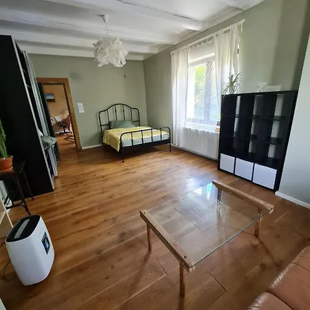 Airport Private Apartment, Advance Registration, No Reception, Self Check-in, Calm Environment, Non-smoking Guests * Tuchomerice