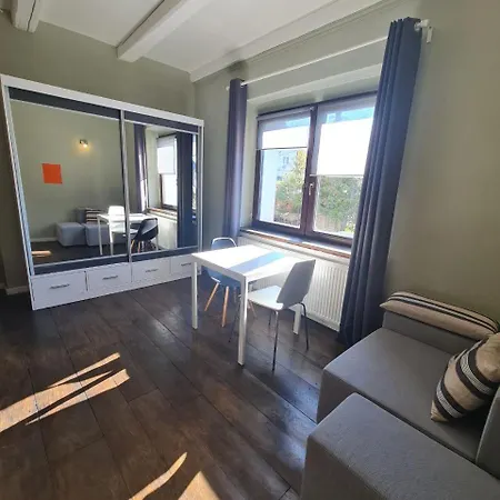 Airport Private Apartment, Advance Registration, No Reception, Self Check-in, Calm Environment, Non-smoking Guests * Tuchomerice