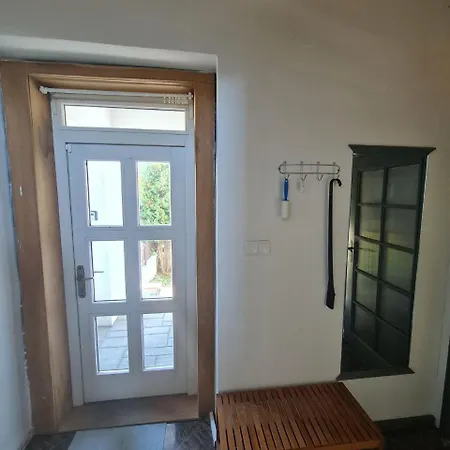 Airport Private Apartment, Advance Registration, No Reception, Self Check-in, Calm Environment, Non-smoking Guests Appartamento *
