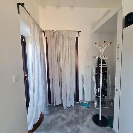 Apartment Airport Private Apartment, Advance Registration, No Reception, Self Check-in, Calm Environment, Non-smoking Guests Tuchomerice