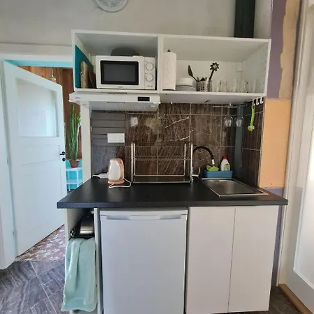 Airport Private Apartment, Advance Registration, No Reception, Self Check-in, Calm Environment, Non-smoking Guests Tuchomerice