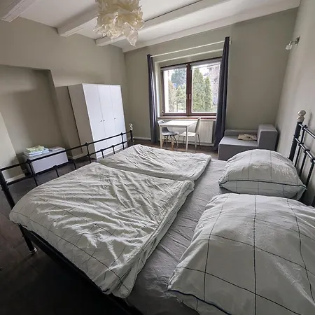Airport Private Apartment, Advance Registration, No Reception, Self Check-in, Calm Environment, Non-smoking Guests * Tuchomerice