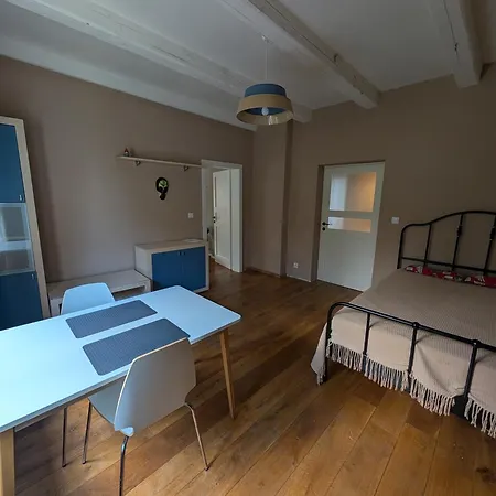 Apartment Airport Private Apartment, Advance Registration, No Reception, Self Check-in, Calm Environment, Non-smoking Guests Tuchomerice