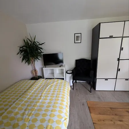 Airport Private Apartment, Advance Registration, No Reception, Self Check-in, Calm Environment, Non-smoking Guests Apartment Tuchomerice
