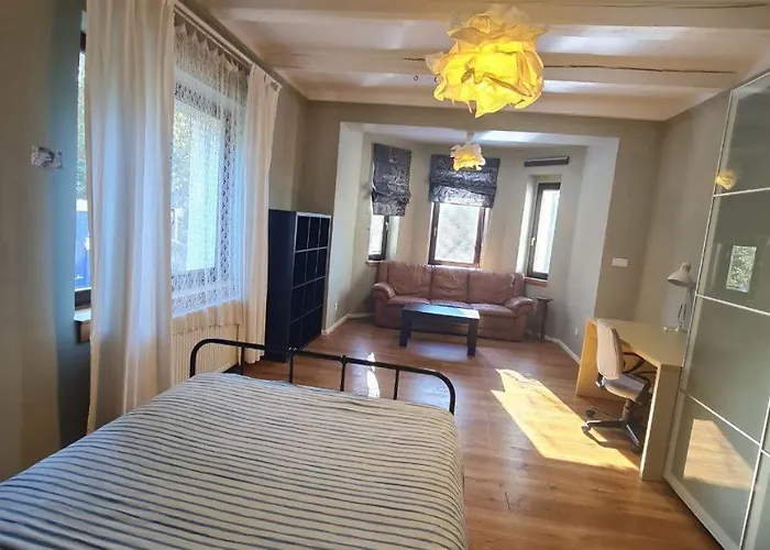 Airport Private Apartment, Advance Registration, No Reception, Self Check-in, Calm Environment, Non-smoking Guests Tuchomerice
