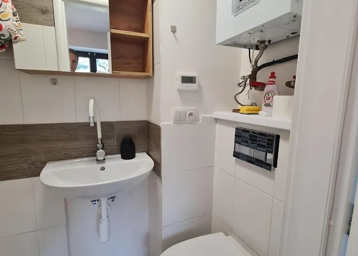 Airport Private Apartment, Advance Registration, No Reception, Self Check-in, Calm Environment, Non-smoking Guests Appartement Tuchomerice