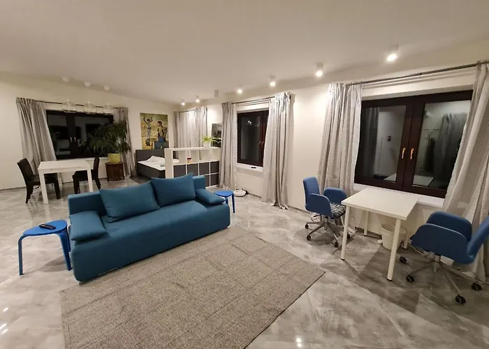 Airport Private Apartment, Advance Registration, No Reception, Self Check-in, Calm Environment, Non-smoking Guests * Tuchomerice