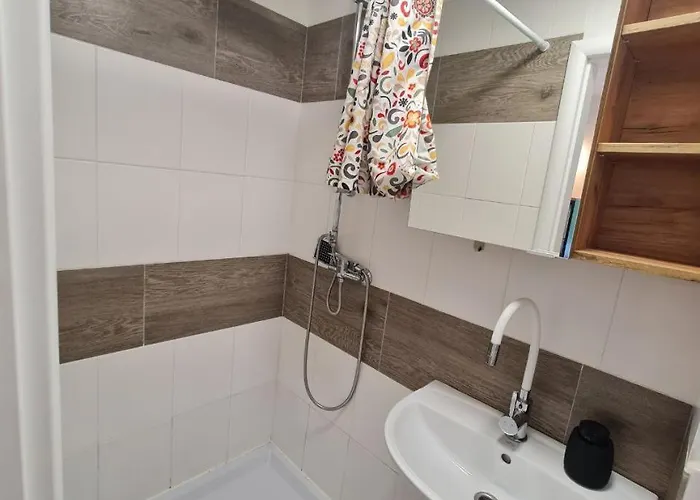 Airport Private Apartment, Advance Registration, No Reception, Self Check-in, Calm Environment, Non-smoking Guests Tuchomerice