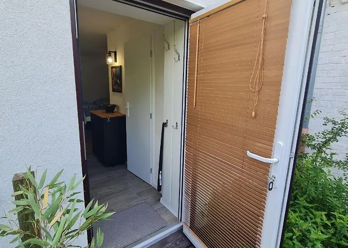 Airport Private Apartment, Advance Registration, No Reception, Self Check-in, Calm Environment, Non-smoking Guests * Tuchomerice