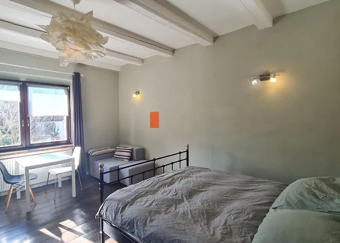 Airport Private Apartment, Advance Registration, No Reception, Self Check-in, Calm Environment, Non-smoking Guests Tuchomerice