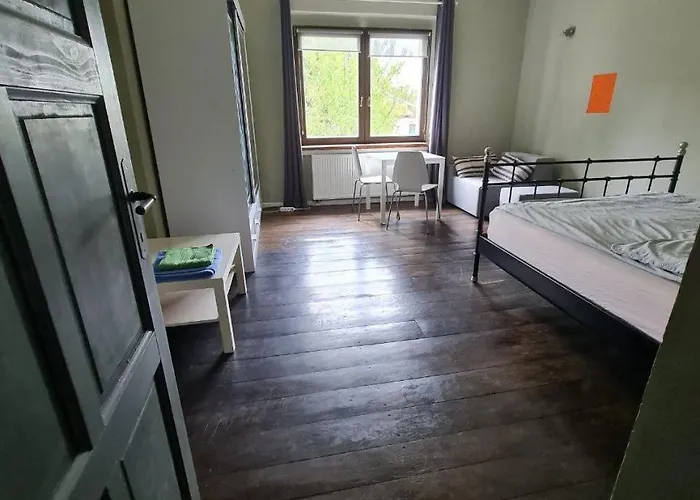 Airport Private Apartment, Advance Registration, No Reception, Self Check-in, Calm Environment, Non-smoking Guests * Tuchomerice