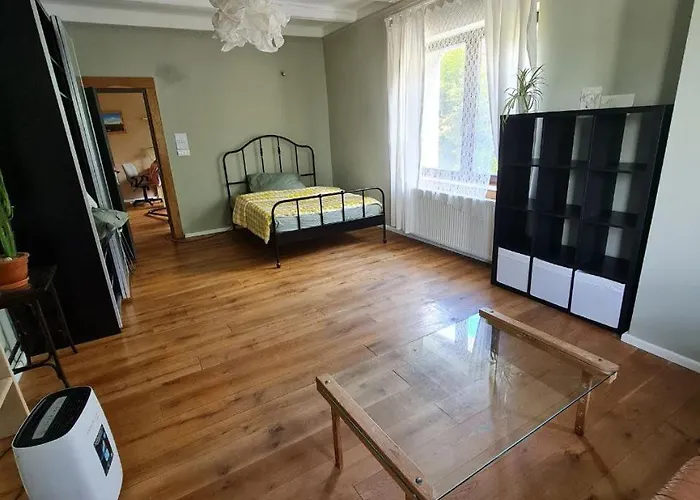 Airport Private Apartment, Advance Registration, No Reception, Self Check-in, Calm Environment, Non-smoking Guests * Tuchomerice